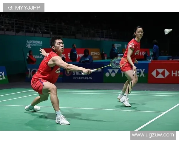 提升羽毛球混双组合竞争力的关键因素与训练策略探讨 提升羽毛球混双组合竞争力的关键因素与训练策略探讨